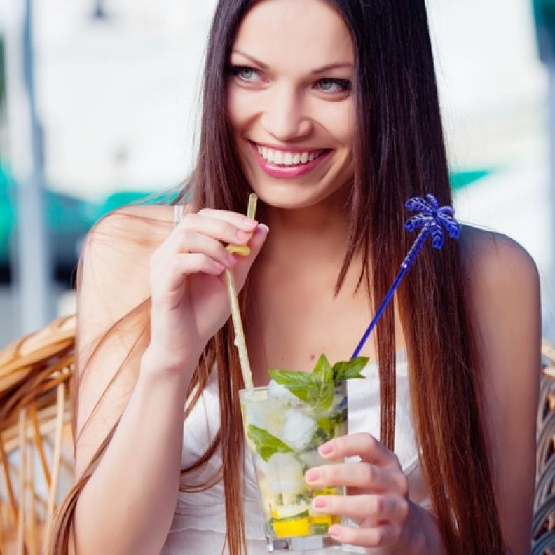 تخلصي من الدهون بماء الليمون