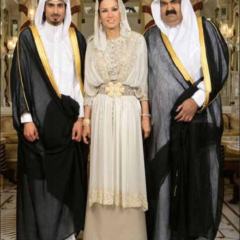الأمير حمد والشيخة موزة والأمير تميم