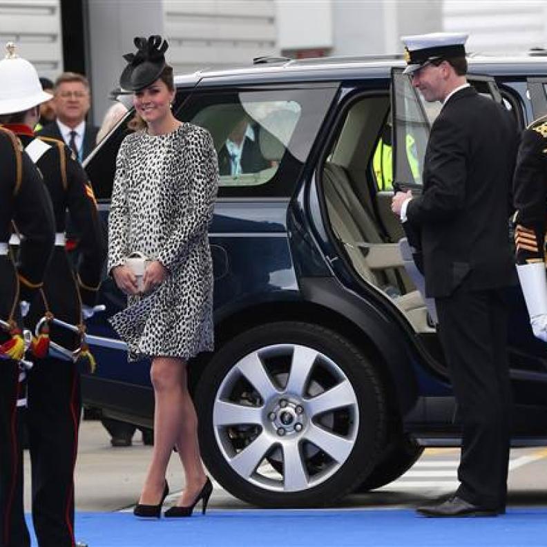 لدى وصول كيت لحفل تسمية السفينة السياحية والتي أطلق عليها اسم ‘Royal Princess’