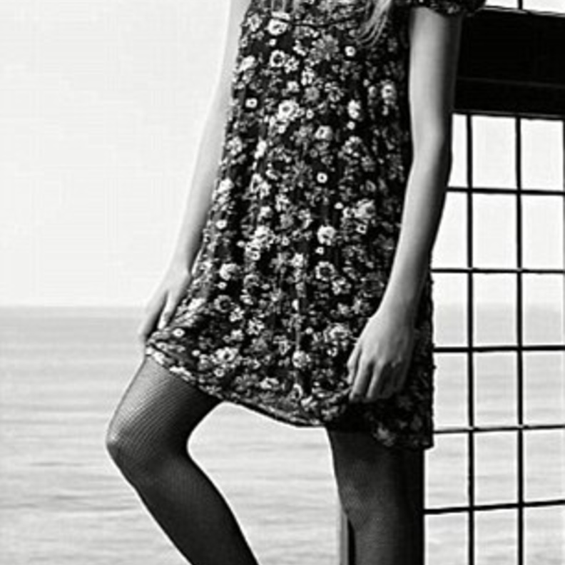 Saint Laurent BabyDoll فستان الـ 40 ألف يورو