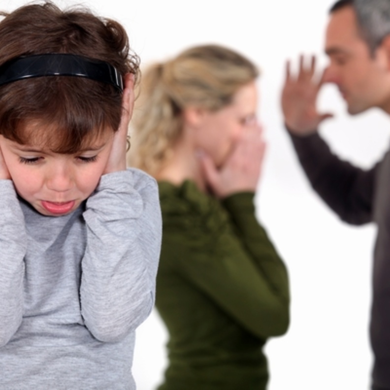 سلبيات الطلاق على الأسرة والمجتمع