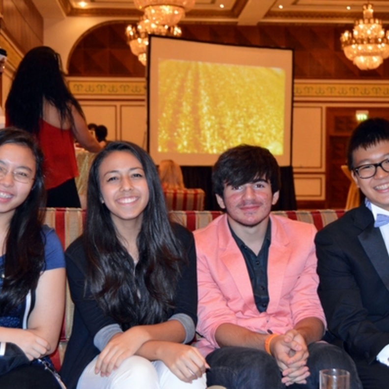 إبن سفير كازاخستان وأصدقائه