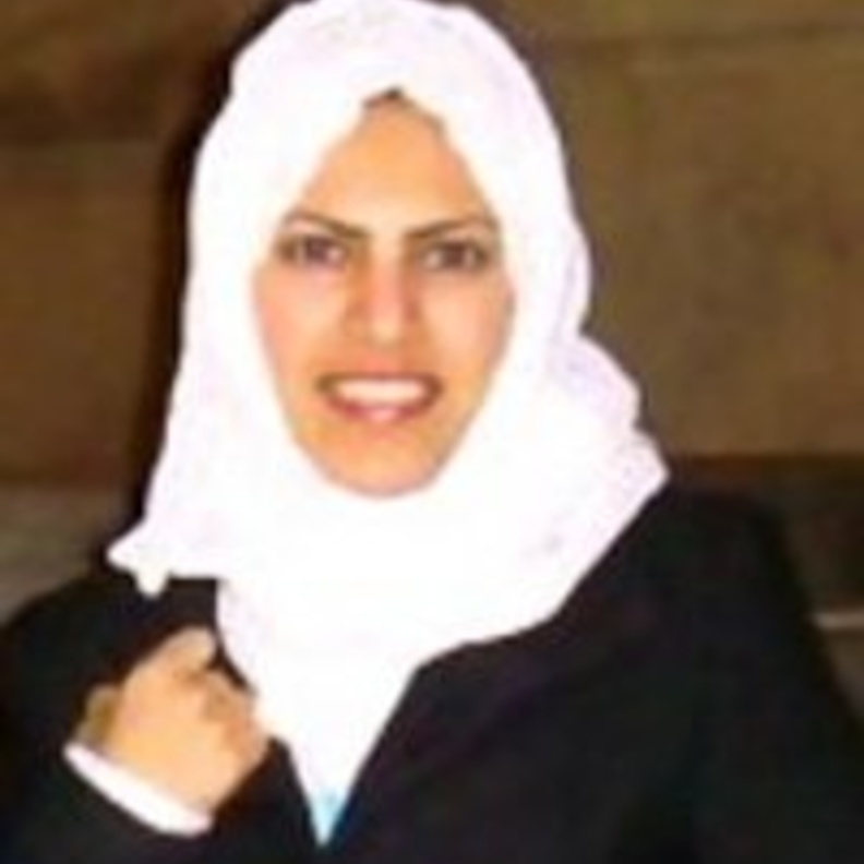المبتعثة فاطمة الدوسري