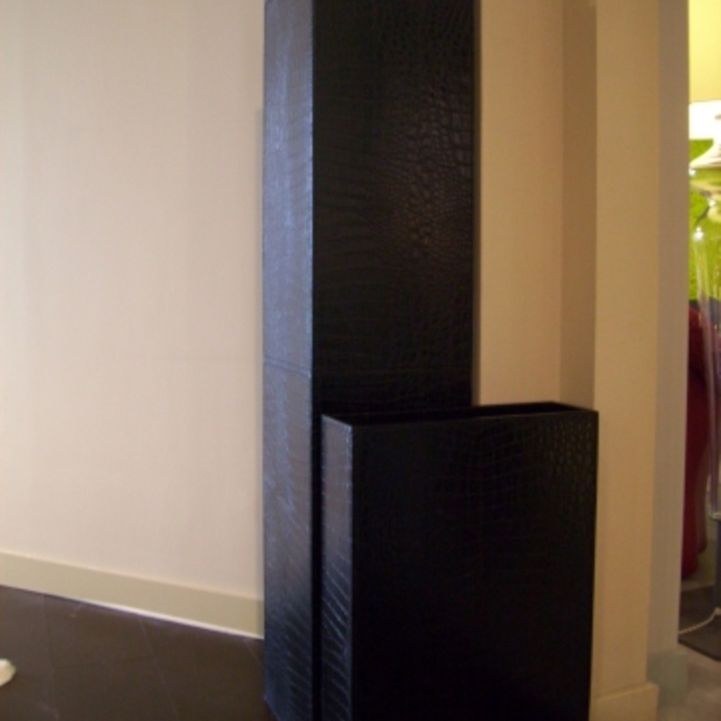 مزهرية أرضية من Fendi