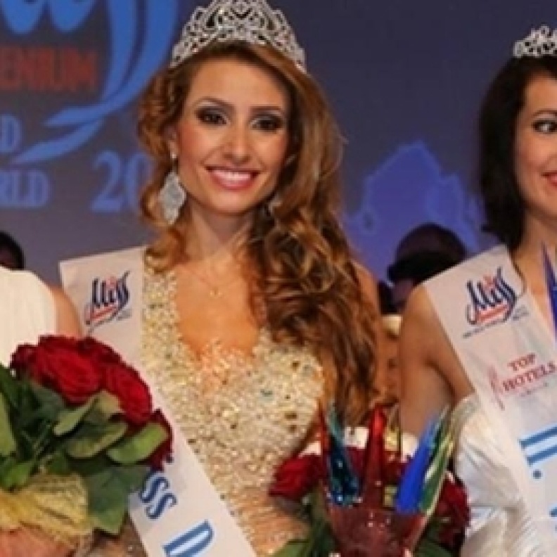 ملكات جمال العالم للفتيات الصم خلال المسابقة الدولية الـ13 التي نظمت في مدينة براغ