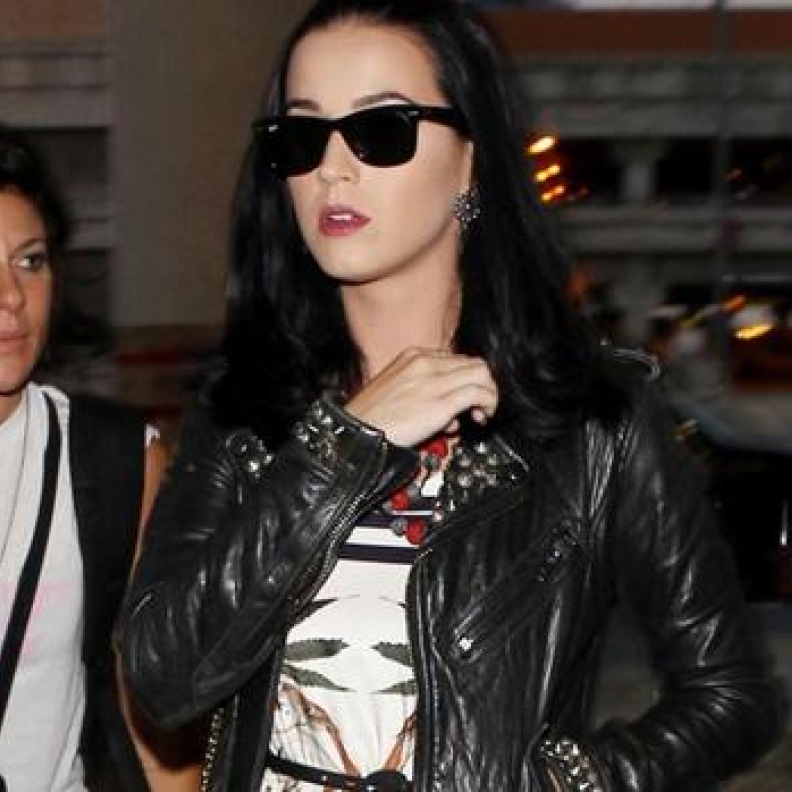 كاتي بيري تسوي دعوى قضائية بـ2 مليون دولار