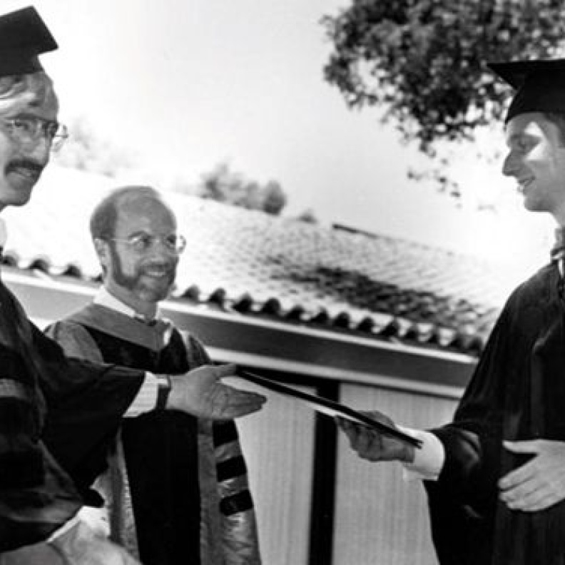 اثناء تخرجه من الجامعة