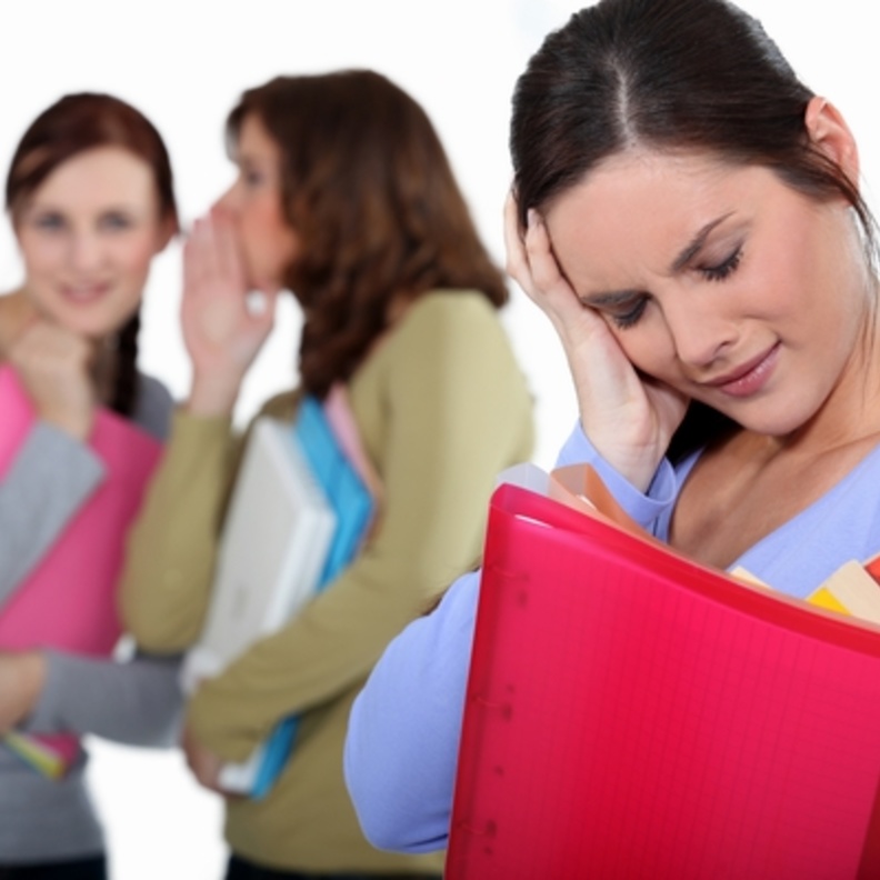 هل تستطيعين مسامحة أصدقائك بعد خيانتهم؟