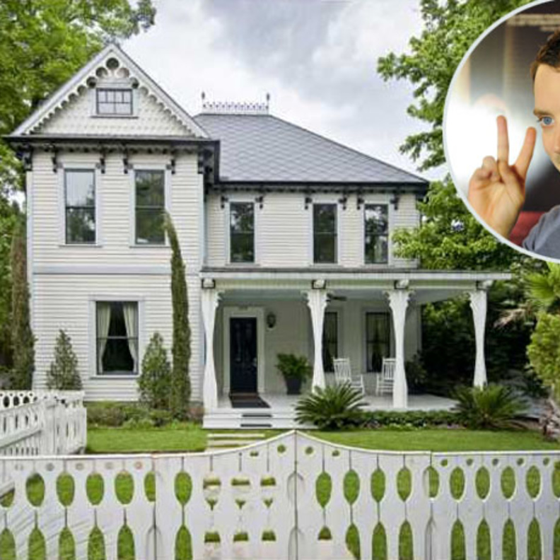 إيليا وود يبيع منزل كاليفورنيا ويشتري آخراً بتكساس