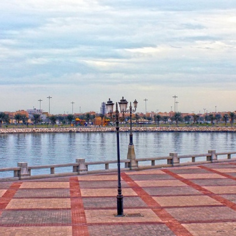 أحد الشواطئ بالدمام