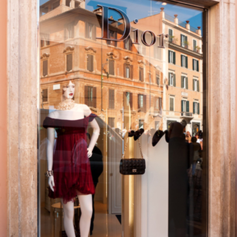 أزياء كريستيان ديور