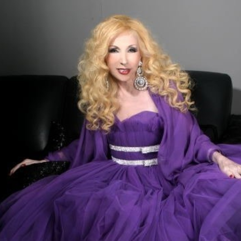 الفنانة صباح