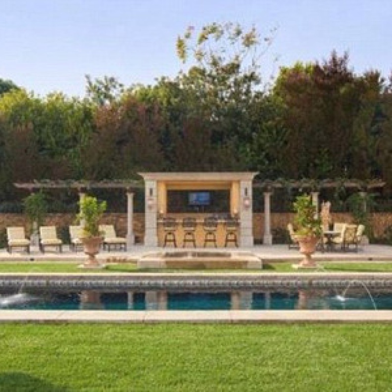 حمام سباحة تصميم اغريقي