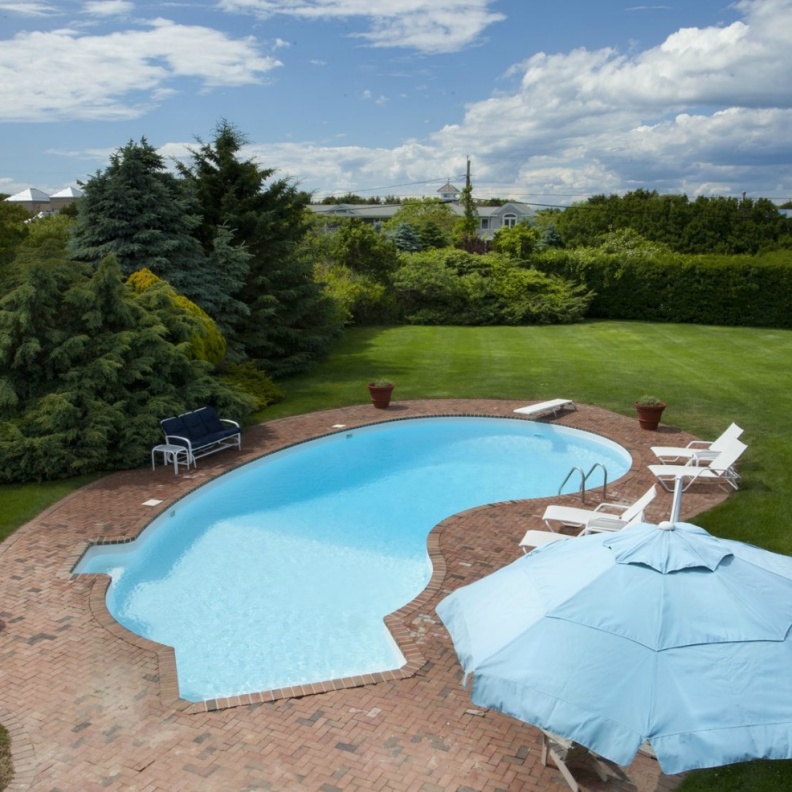 صورة اخرى من حمام السباحة