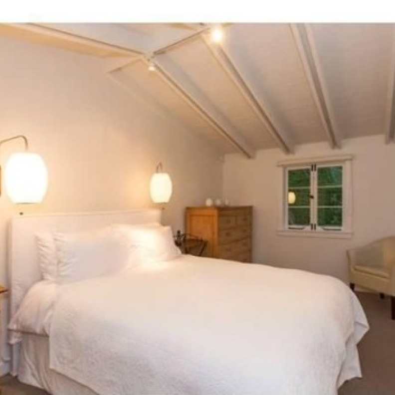 غرفة نوم اخرى