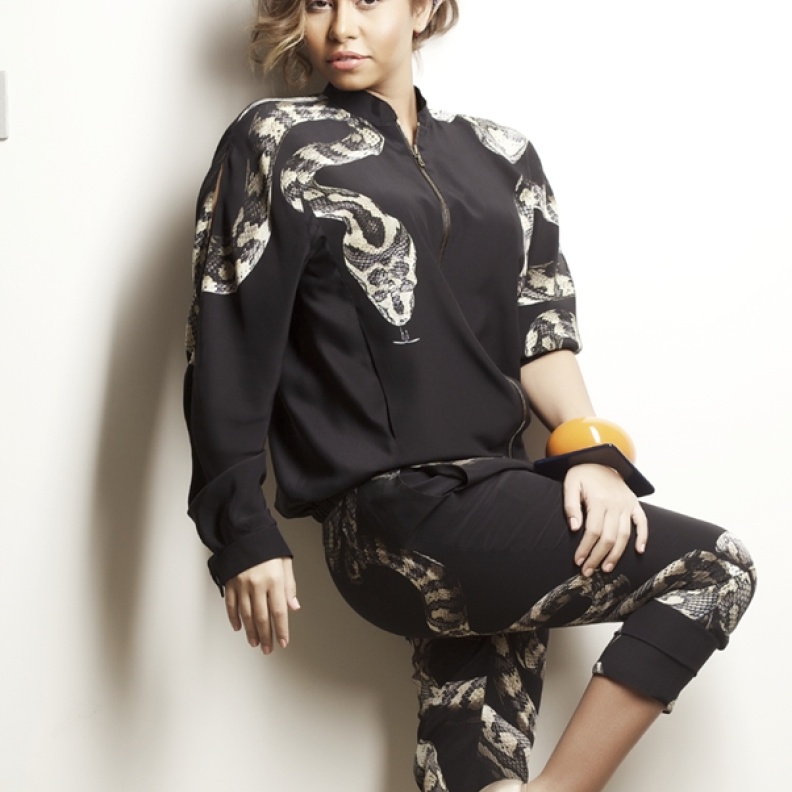 شيرين لـ هي : أناقة قلبي أهم من ملابسي ومصر أم الدنيا