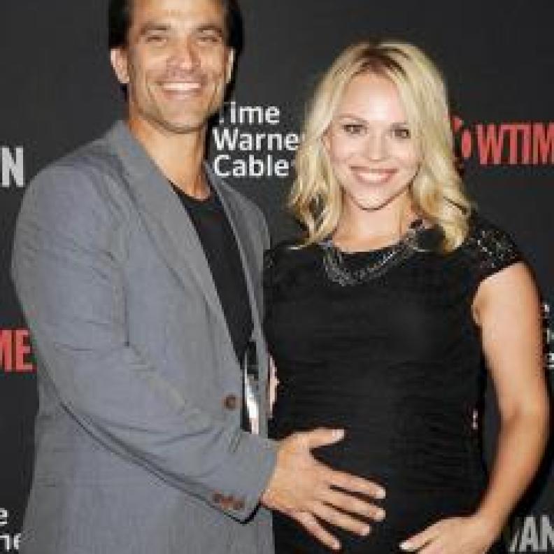 زواج الممثل جوناثن شاك وجولي سولومون