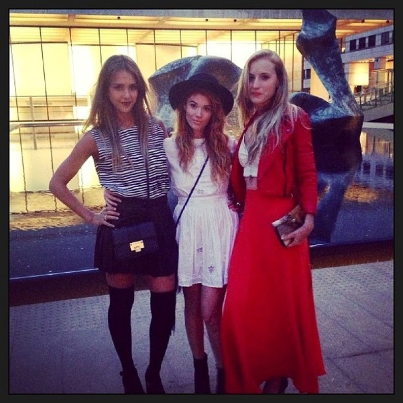 Jessica Alba Hits Up Fashion Week