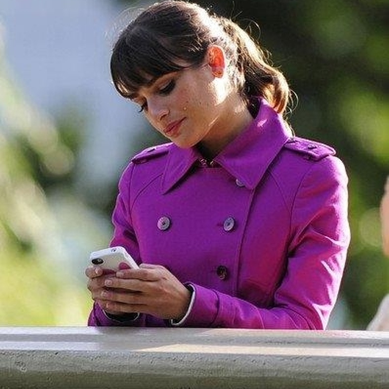 بمن تحاول Lea Michele الاتصال؟