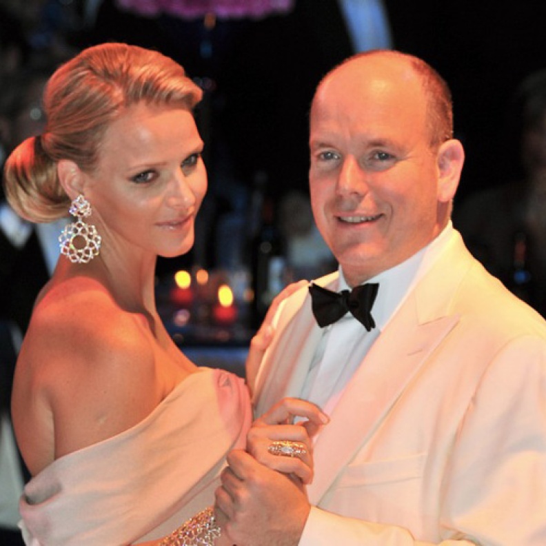  Prince Albert II of Monaco وزوجته الأميرة شارلين رومانسية لاتنتهي