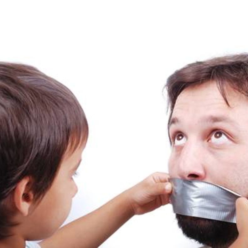 أبناء يشتكون صمت الأبوين...