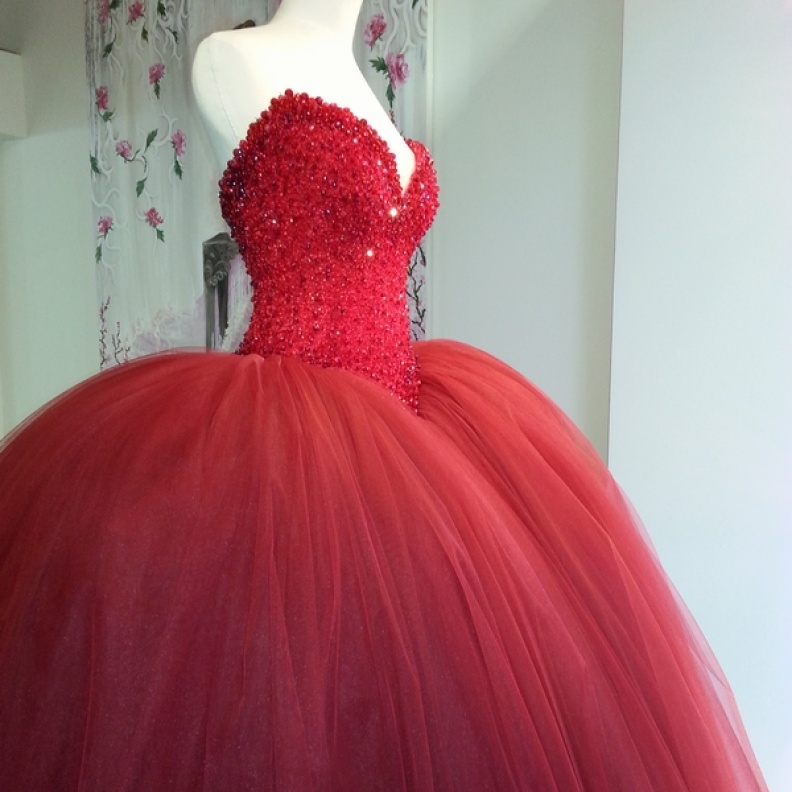 المصمم اللبناني محمد شور لـ"هي": "عروس يوم الحب مشعة بالأحمر"