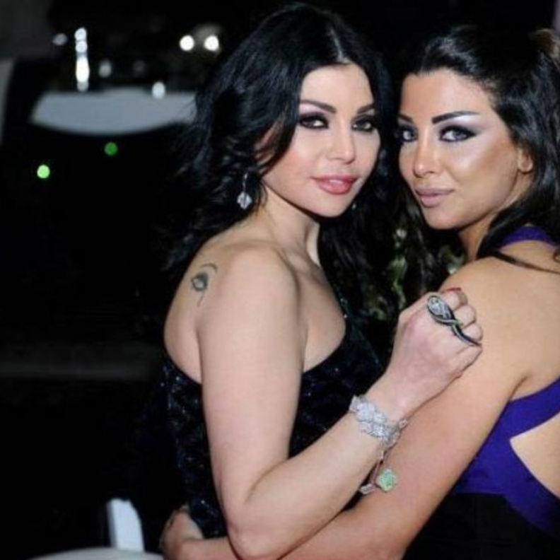 هيفاء وهبي وشقيقتها رولا يموت