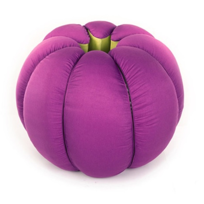 بوف مميز على شكل فاكهة المندرين من تصميم  Vyacheslav Chupakhin and Gennady Martynov