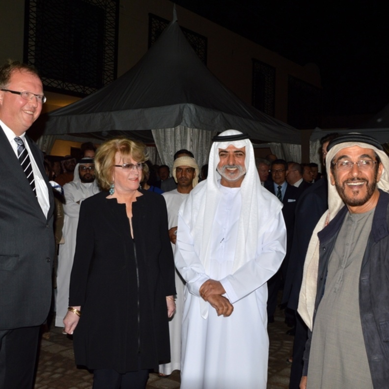 الشيخ نهيان مع سفير ألمانيا وحرمه وفرج بن حمودة