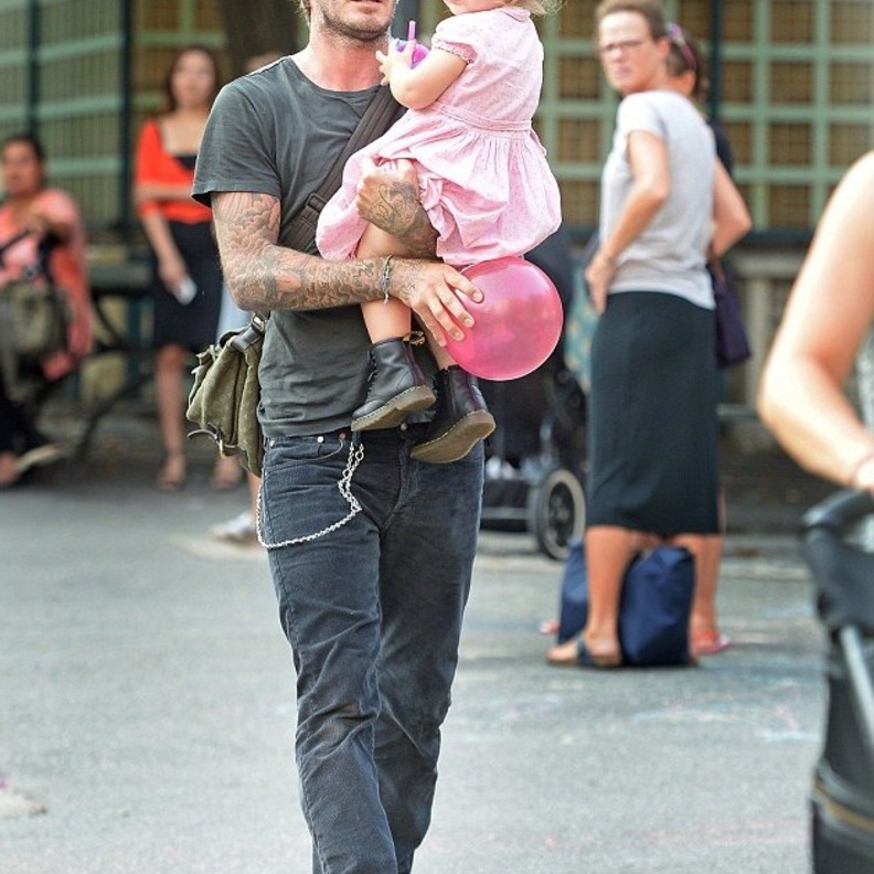  دايفيد بيكهام وإبنته المدللة والوحيدة هاربر