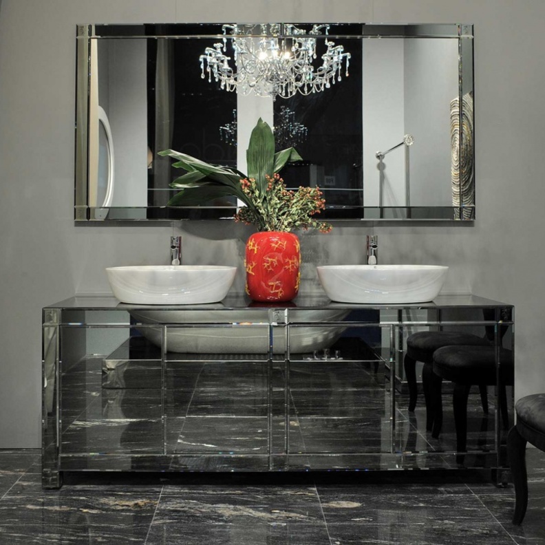 مرآة Jupiter من الماركة الإيطالية الشهيرة Visionnaire الشهيرة