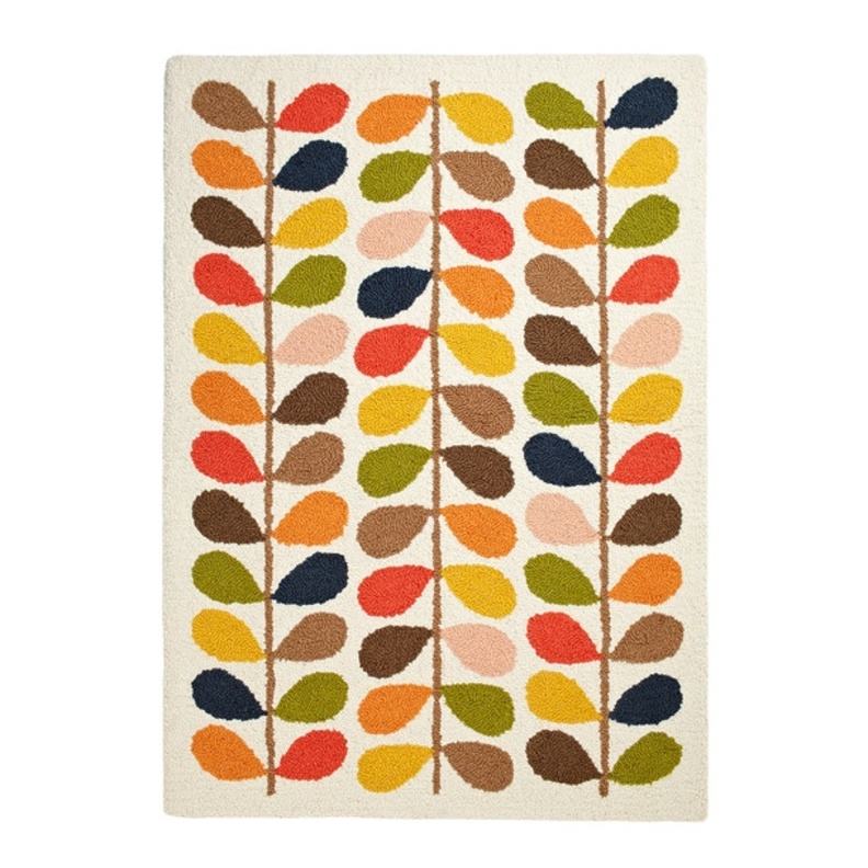 سجادة متعددة الألوان من OrlaKiely والتي تضيف لمسة مثالية لحمامك من الصوف الخام.