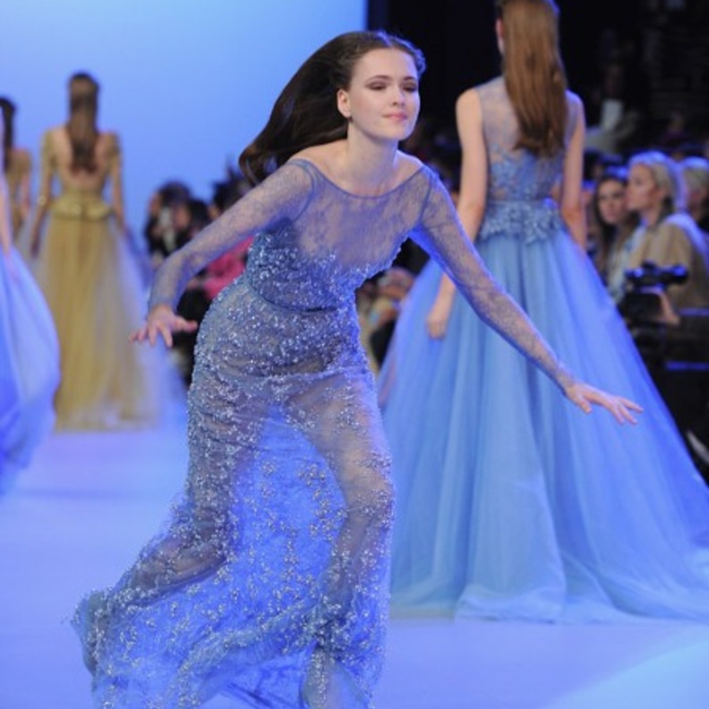 في عرض إيلي صعب  للأزياء الجاهزة خريف وشتاء 2014