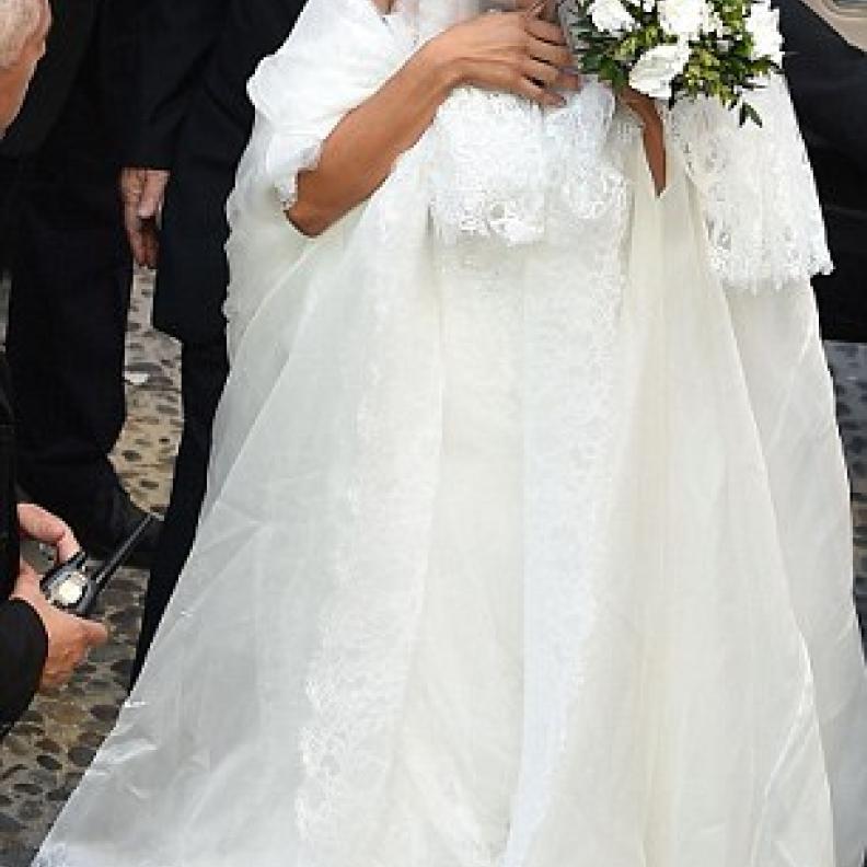 زواج العارضة الايطالية إليزابيتا كاناليس 