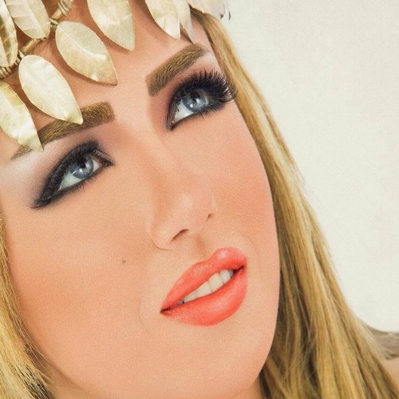سارة سلامة... الشقراء التي خطفت أنظار "إبن الحلال"