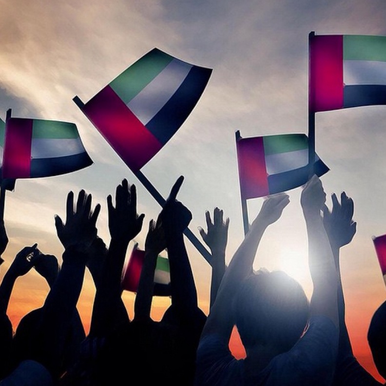 يتزامن إطلاق اللوحة مع اليوم احتفالات الوطني للإمارات.