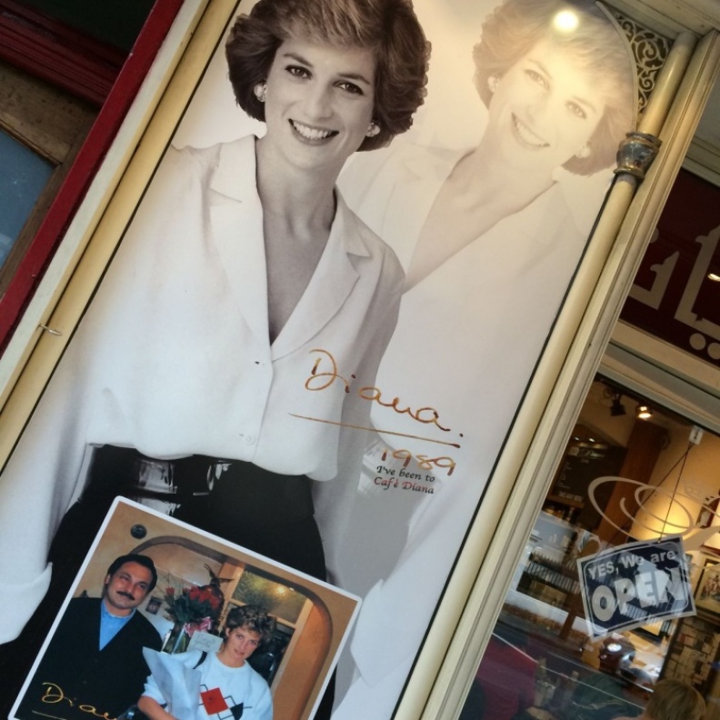 الهدية التي تلقاها وتحمل توقيع أميرة القلوب