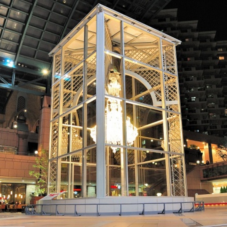 ثريا باكارا الضخمة التي سوف يستمر عرضها في طوكيو حتى 9 يناير 2015