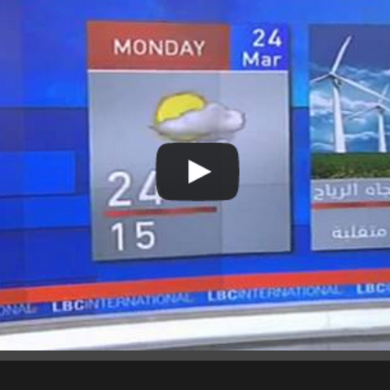 فيديو.. مذيعة تدخل في نوبة ضحك على الهواء مباشرة