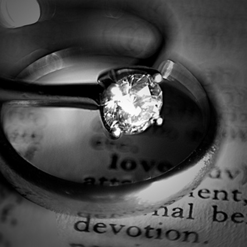 هكذا تلتقطين أجمل صور خاتم الزفاف!