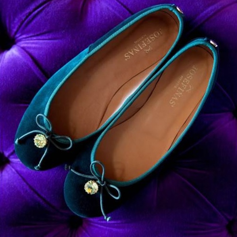 أغلى حذاء باليه في العالم يحمل حجرين من التوبار الأزرق الثمين