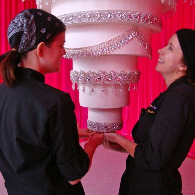 ثريات الزفاف الضخمة