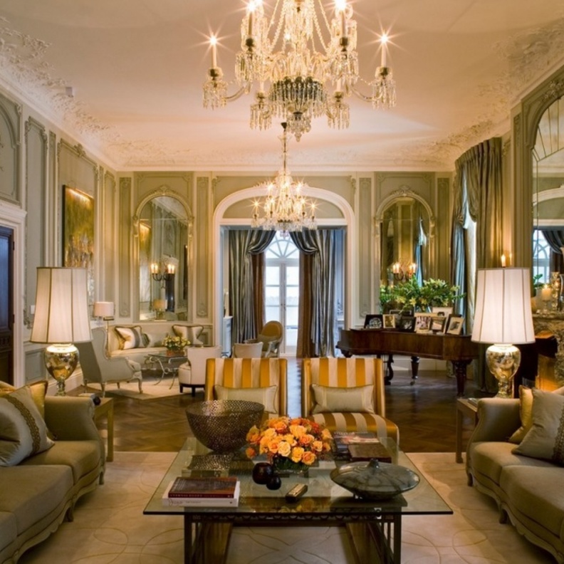 صالون رائع في شقة لندنية فاخرة بمنطقة مايفير العريقة في لندن