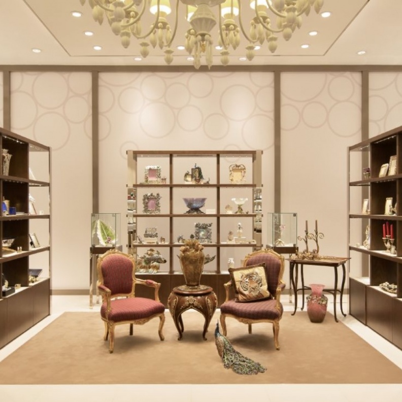 متجر "تاناغرا" يزدهي بحلة جديدة في "مول الإمارات"