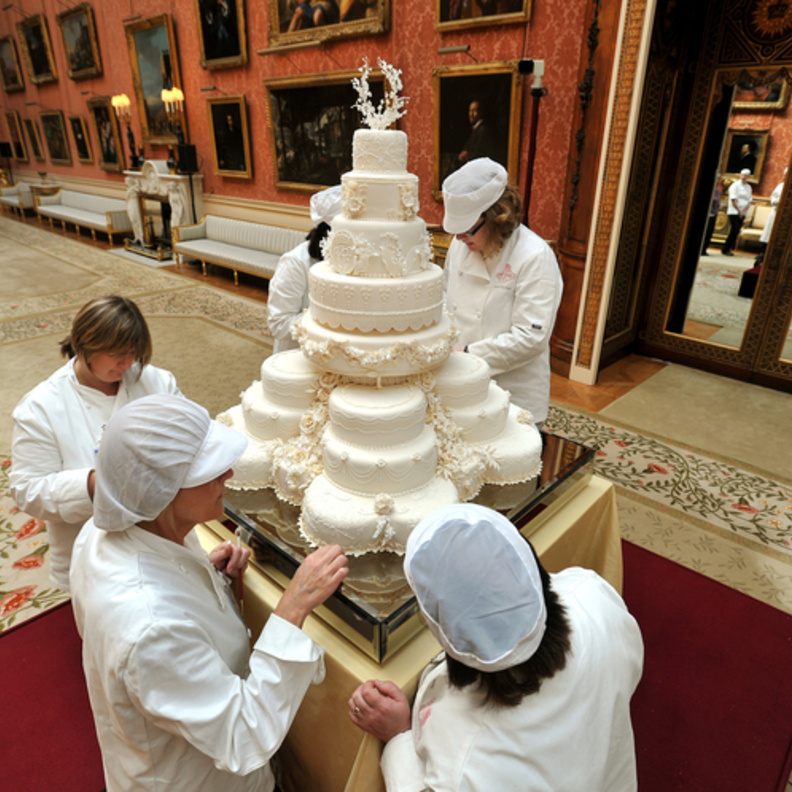 كيكة الطبقات تحتاج إلى مايكفي من الوقت للطلب و التسليم