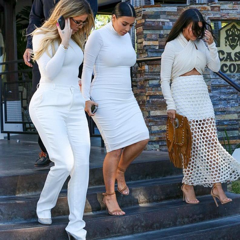 مارأيك بالأبيض على طرقة الأخوات كارداشيان؟