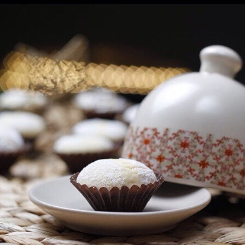 ريم العذل .. شابة سعودية أبدعت في صنع الحلويات والمعجنات