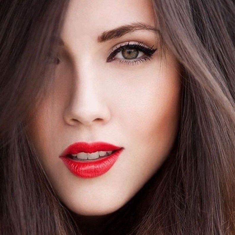 الآي لاينر أفضل خطوة لإبراز جمال المرأة