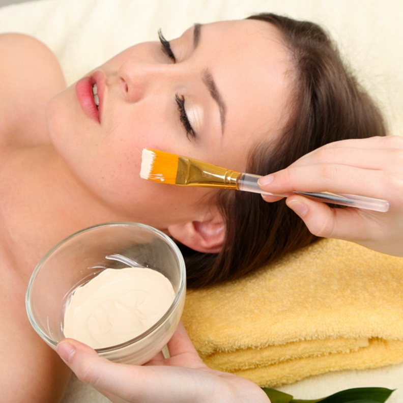 خلال الصيف بشرتك تحتاج الى ماسك مغذ ومرطب اسبوعيا