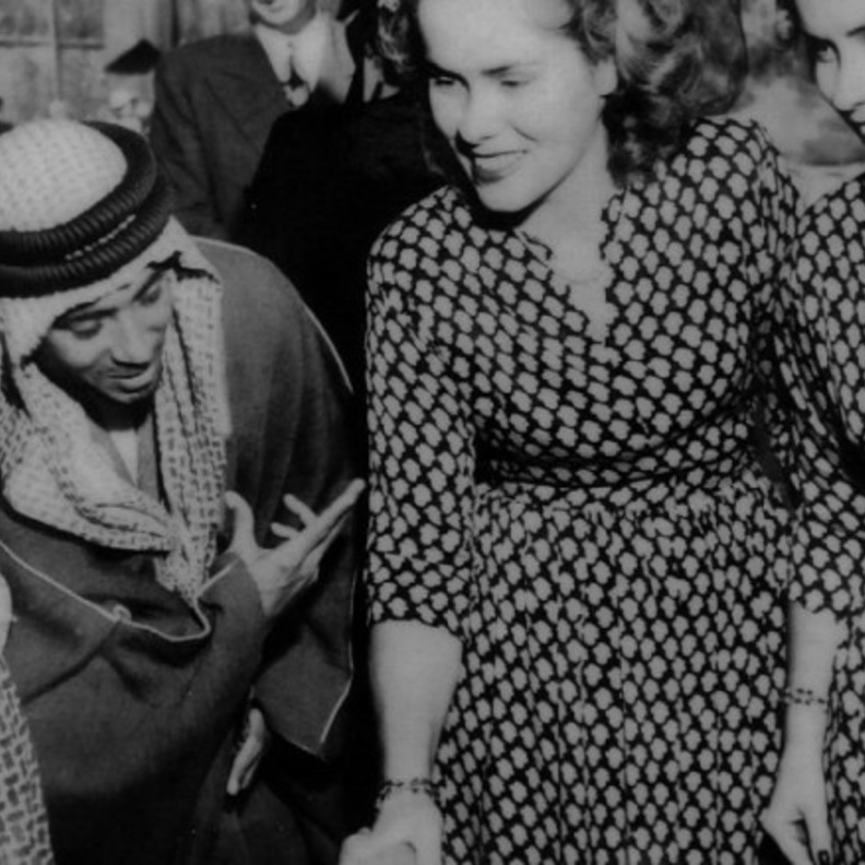 الصورة التي تحتفظ بها التوأمتان منذ 60 عاما